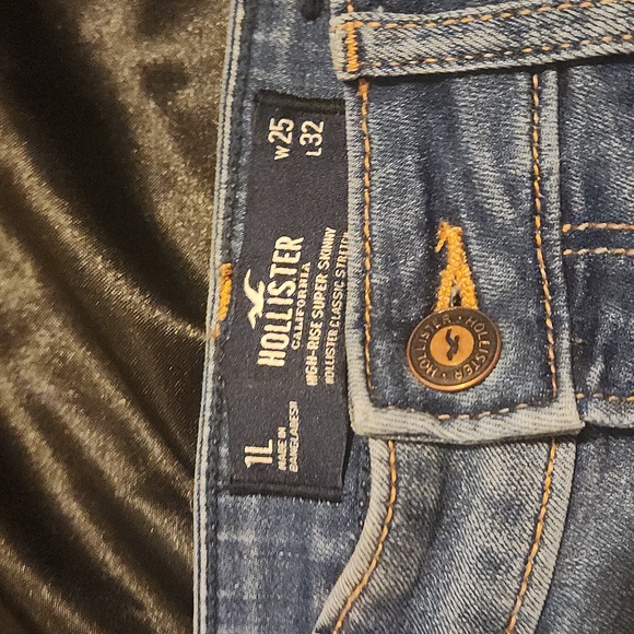 Hollister Jeans - Picture 2 of 15